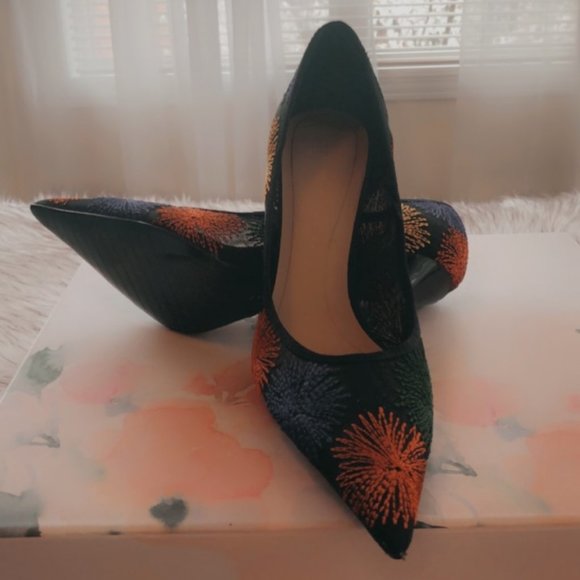 ZARA SHEELS - Picture 4 of 8